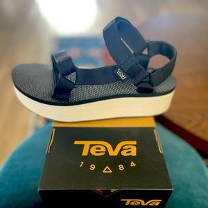 Teva flatform sandal
